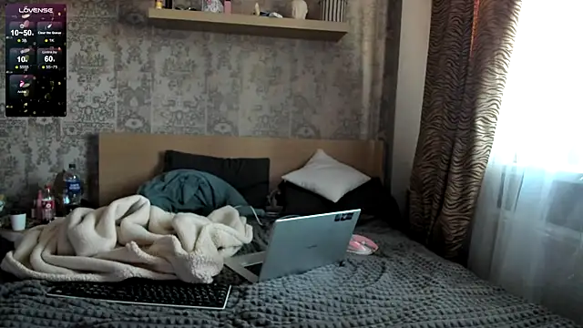 Snapshot of purebeautie13 chatting on 12, 12, 2024 purebeautie13 online show from 12, 12, 2024