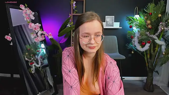 Snapshot of CassieCool chatting on 8, 1, 2025 CassieCool online show from 8, 1, 2025