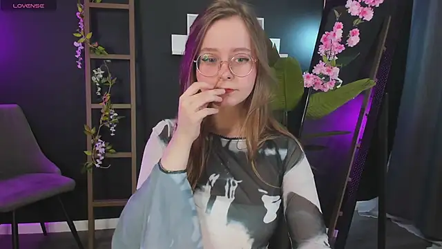 Snapshot of CassieCool chatting on 10, 1, 2025 CassieCool online show from 10, 1, 2025