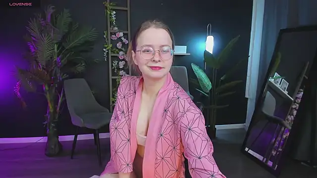 Snapshot of CassieCool chatting on 11, 2, 2025 CassieCool online show from 11, 2, 2025