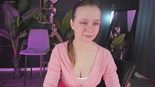 Snapshot of CassieCool chatting on 5, 3, 2025 CassieCool online show from 5, 3, 2025