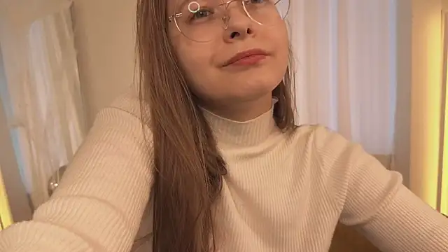 Snapshot of CassieCool chatting on 2, 11, 2025 CassieCool online show from 2, 11, 2025