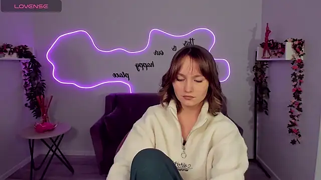 BritnieCute online show from 5, 2, 2026