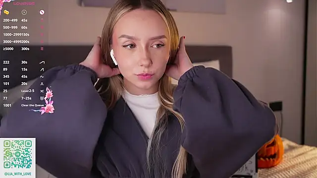 HollisBeckett online show from 17, 10, 2025