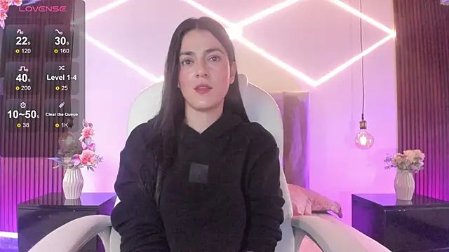 BellaClaiir online show from 4, 12, 2025