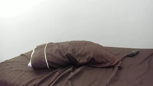 leslyylove online show from 1, 2, 2025