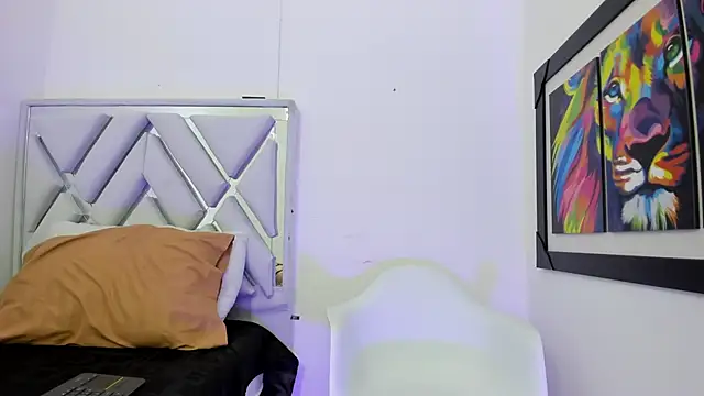 leslyylove online show from 28, 2, 2025