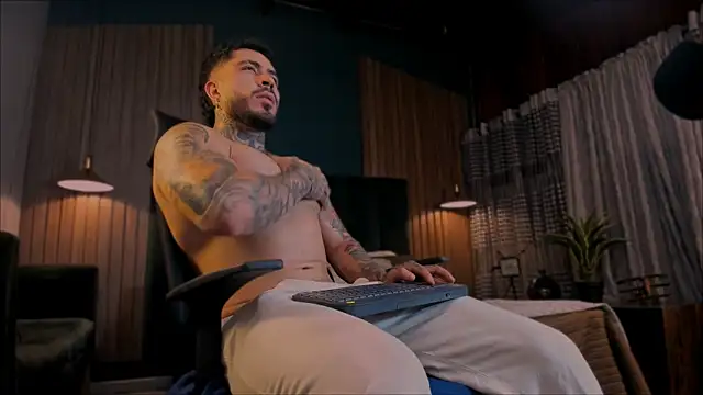 Snapshot of LeoSalvatore_ chatting on 30, 1, 2025 LeoSalvatore  online show from 30, 1, 2025