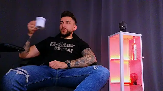 MightyAaron66 online show from 14, 2, 2025