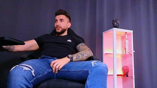 MightyAaron66 online show from 14, 2, 2025