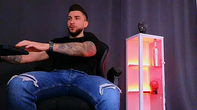 MightyAaron66 online show from 16, 2, 2025