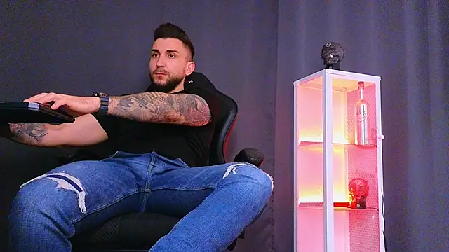 MightyAaron66 online show from 16, 2, 2025