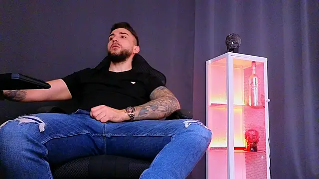 MightyAaron66 online show from 17, 2, 2025