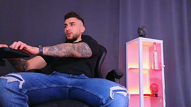 MightyAaron66 online show from 18, 2, 2025