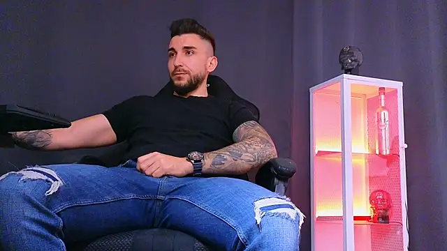 MightyAaron66 online show from 21, 2, 2025