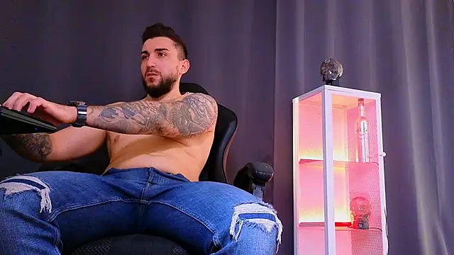 MightyAaron66 online show from 10, 3, 2025