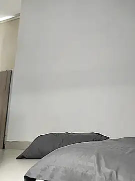 cuteluci  online show from 8, 1, 2025