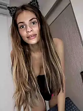 cuteluci  online show from 13, 1, 2025