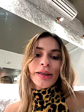 cuteluci  online show from 11, 10, 2025