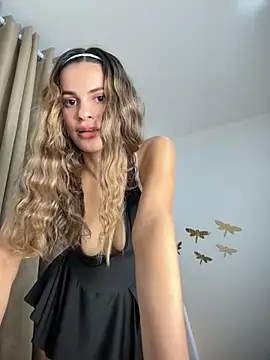 cuteluci  online show from 12, 11, 2025