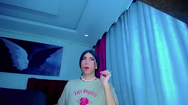 Snapshot of NahomiCamper chatting on 24, 10, 2025 NahomiCamper online show from 24, 10, 2025