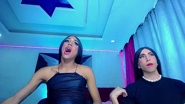 Snapshot of NahomiCamper chatting on 26, 10, 2025 NahomiCamper online show from 26, 10, 2025