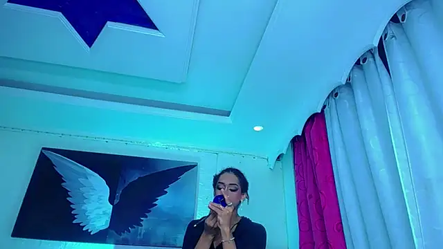 Snapshot of NahomiCamper chatting on 7, 11, 2025 NahomiCamper online show from 7, 11, 2025