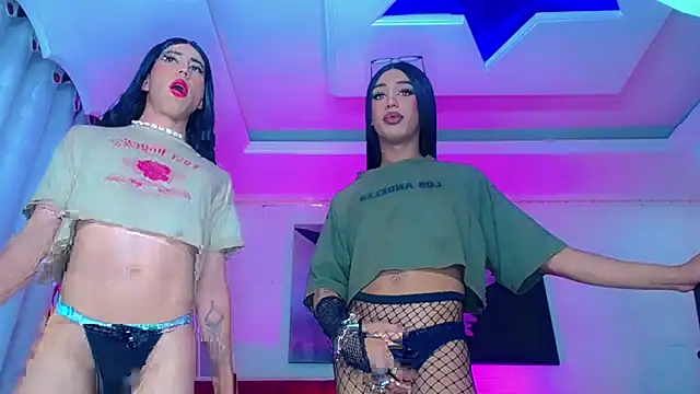 Snapshot of NahomiCamper chatting on 14, 11, 2025 NahomiCamper online show from 14, 11, 2025