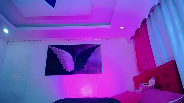 Snapshot of NahomiCamper chatting on 24, 11, 2025 NahomiCamper online show from 24, 11, 2025