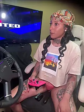 CrownedNyaries online show from 7, 3, 2025