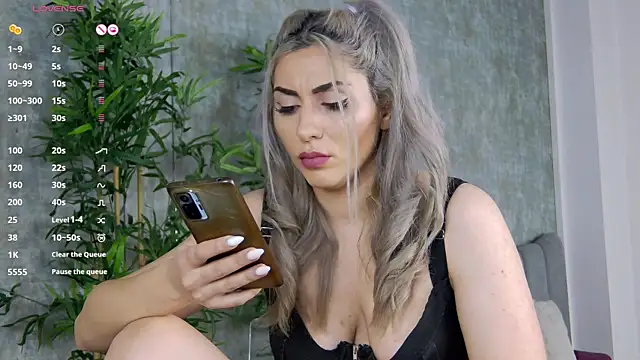 Snapshot of CelineMeyerr chatting on 25, 1, 2025 CelineMeyerr online show from 25, 1, 2025