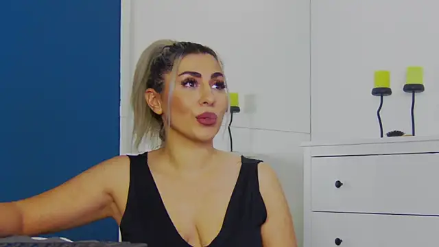 Snapshot of CelineMeyerr chatting on 17, 10, 2025 CelineMeyerr online show from 17, 10, 2025