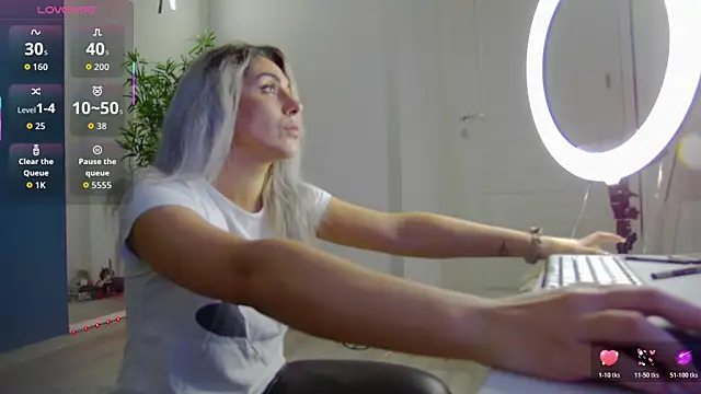 Snapshot of CelineMeyerr chatting on 22, 5, 2026 CelineMeyerr online show from 22, 5, 2026
