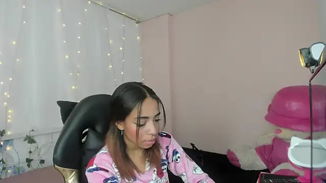 Abigail Wilson  online show from 5, 2, 2025