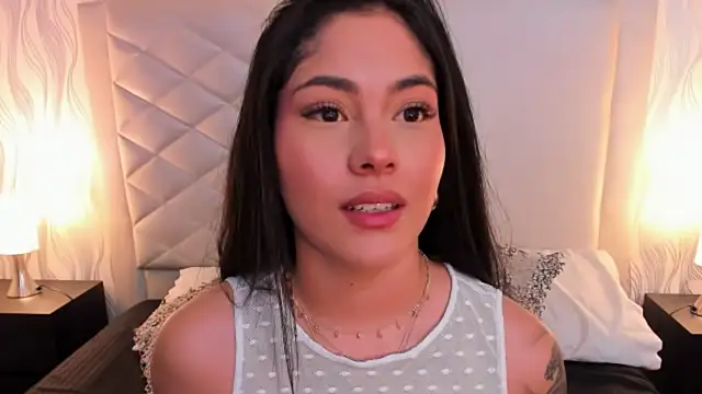 Mia Elowen online show from 9, 2, 2025