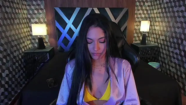 Mia Elowen online show from 22, 2, 2025