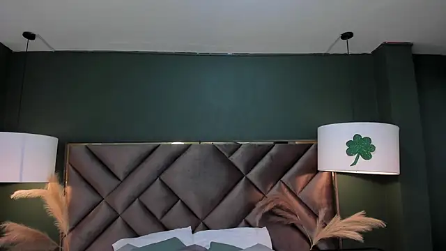 Mia Elowen online show from 14, 3, 2025