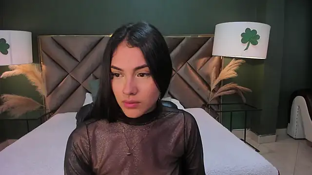 Mia Elowen online show from 15, 3, 2025