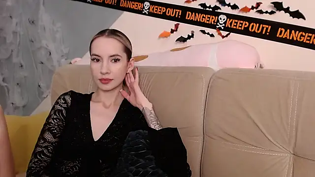 AmbrielHailey online show from 4, 11, 2025