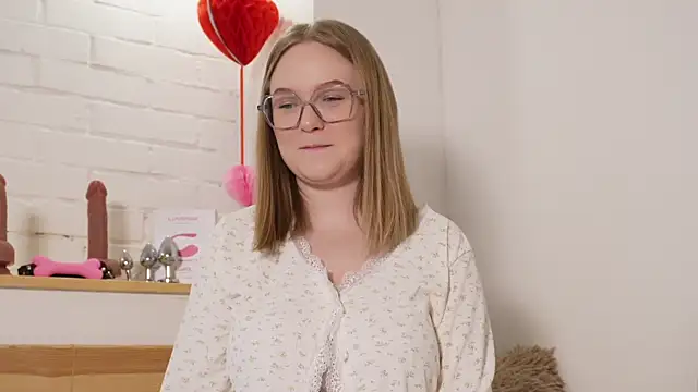 MonicaAsis online show from 5, 1, 2025