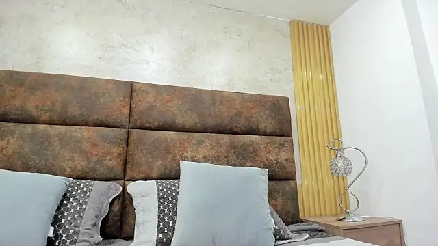 Snapshot of AuroraBon chatting on 16, 12, 2025 AuroraBon online show from 16, 12, 2025