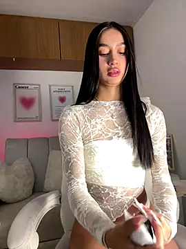 Snapshot of maddy_bronw_ chatting on 4, 11, 2025 maddy bronw online show from 4, 11, 2025