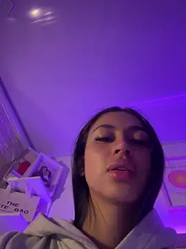 Snapshot of maddy_bronw_ chatting on 14, 11, 2025 maddy bronw online show from 14, 11, 2025