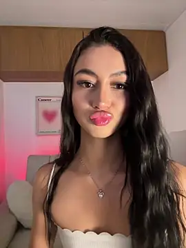 Snapshot of maddy_bronw_ chatting on 25, 11, 2025 maddy bronw online show from 25, 11, 2025