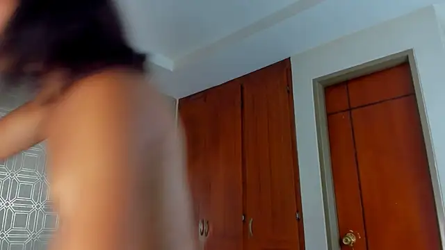 Snapshot of evelyn_wine chatting on 12, 1, 2025 evelyn wine online show from 12, 1, 2025