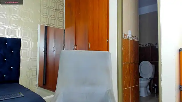 Snapshot of evelyn_wine chatting on 10, 3, 2025 evelyn wine online show from 10, 3, 2025