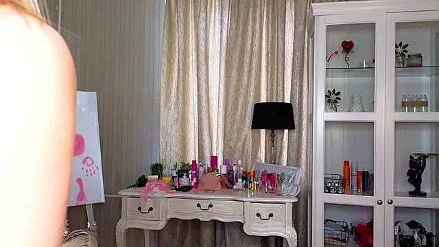 AnneFoxy online show from 1, 4, 2026