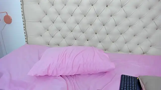 Snapshot of Kim_Eli chatting on 29, 12, 2024 Kim Eli online show from 29, 12, 2024