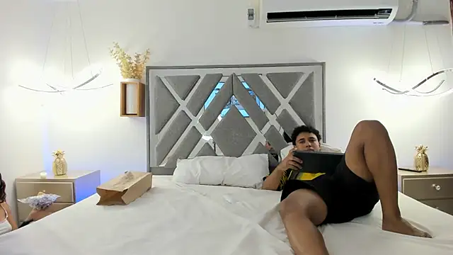 Snapshot of mia_and_masterboy chatting on 17, 12, 2024 mia and masterboy online show from 17, 12, 2024