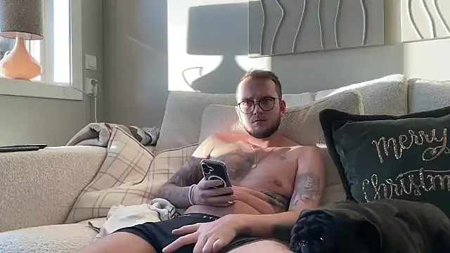 Snapshot of thehornyguy97 chatting on 4, 12, 2024 thehornyguy97 online show from 4, 12, 2024